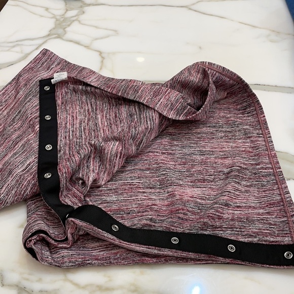 Beautiful Lululemon Vanessa Pink/Black Scarf-EUC - Picture 7 of 7